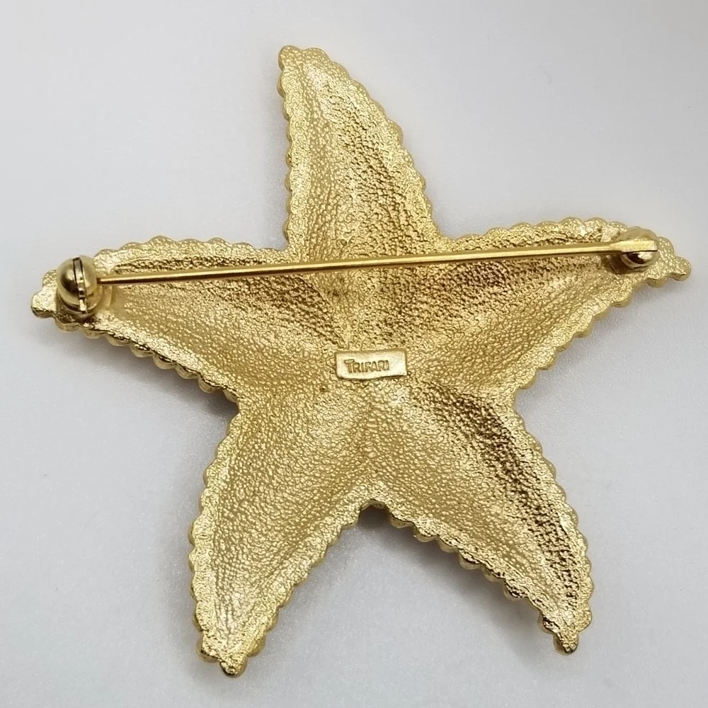 Trifari Enamel Starfish Brooch Pin Vintage Gold Tone Nautical Ocean Beach Animal